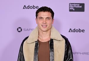 Foto de Karl Glusman
