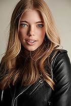 Photo of Elle McKinnonElle McKinnon